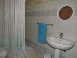 CHANGE Razzett BALLUTA en suite shower room to double bedroom