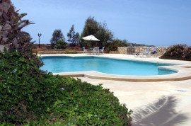 Razzett GHANNEJ sunny pool area