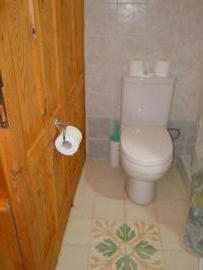 Razzett BALLUTA toilet in en suite shower room to double bedroom