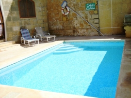 GUNO holiday house pool measuring 7 meters by 3 meters