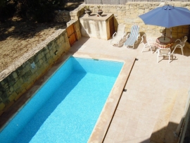 GUNO holiday house swimming pool with sun bathing area
